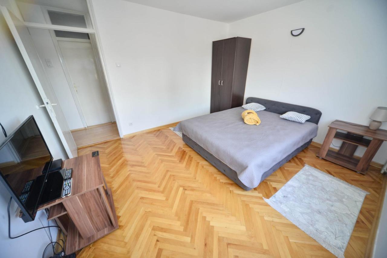 Apartman Centar Lux بايرت المظهر الخارجي الصورة